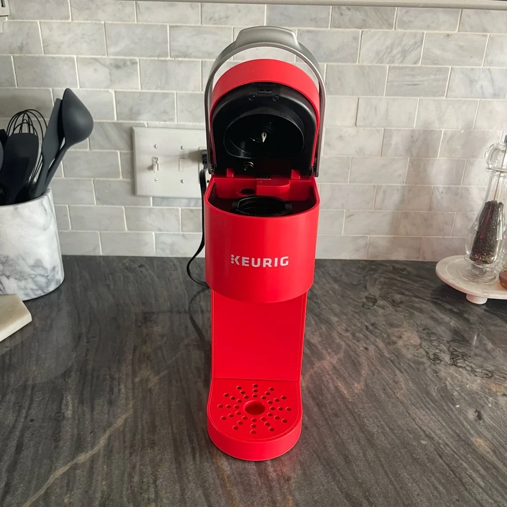 Keurig K-Mini Single Serve K-Cup Pod Coffee Maker, Poppy Red